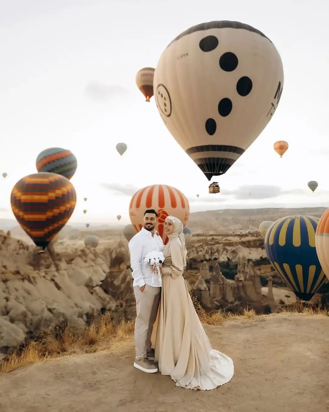 Magical Cappadocia Sunrise Couple Photoshoot: Balloons & Fairy Chimneys - Photo 4