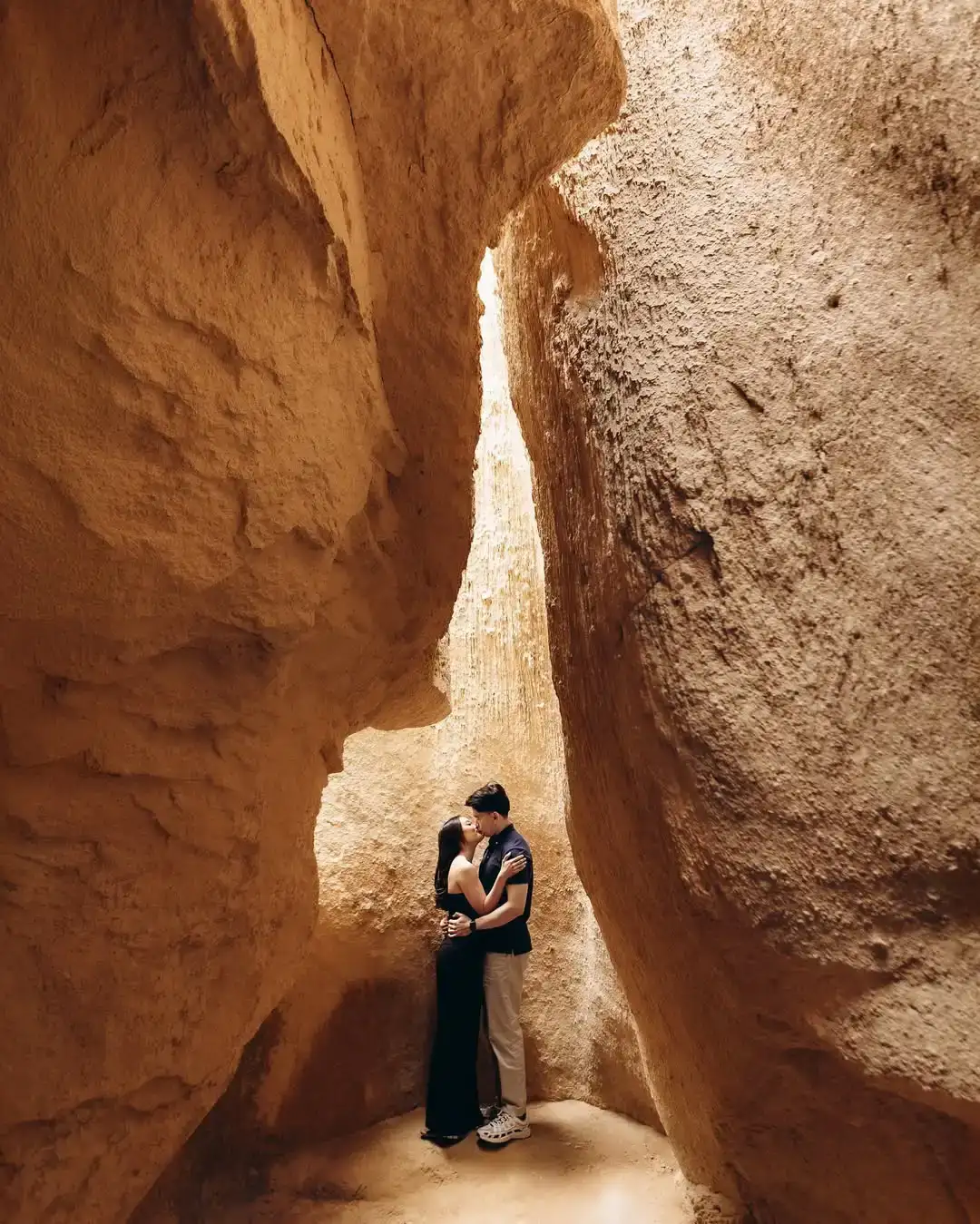 Magical Cappadocia Sunrise Couple Photoshoot: Balloons & Fairy Chimneys - Photo 2