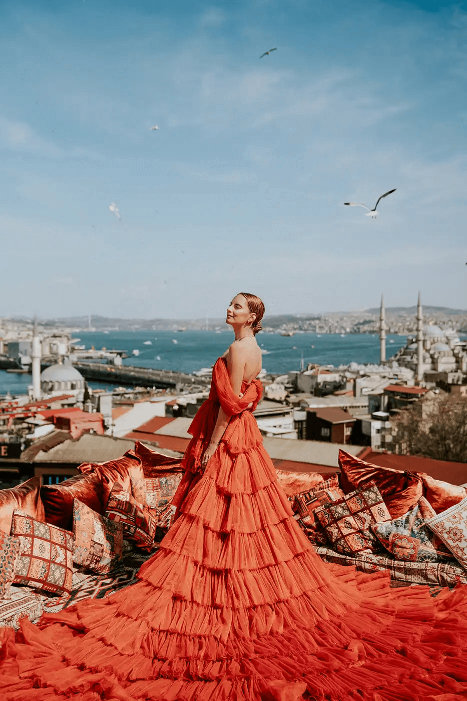 Den Zauber einfangen: Was Flying Dress Rooftop Fotoshootings in Istanbul wirklich bieten
